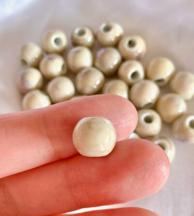 CLOSEUP_10mm Cream with Light Brown Speckle Round Ceramic Bead