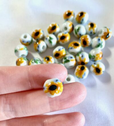 CLOSEUP_10mm Sunflower Floral Round Ceramic Bead