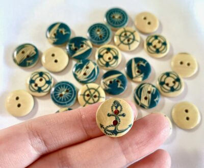 CLOSEUP_15mm Assorted Blue Nautical Wooden Button