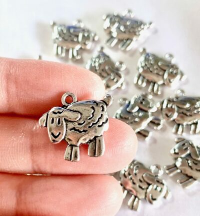 CLOSEUP_Antique Silver Sheep Metal Charm