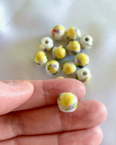 CLOSEUP_10mm Yellow Flower Round Ceramic Bead